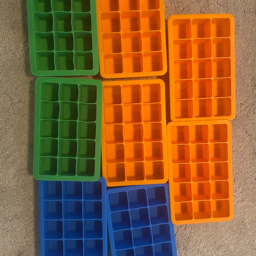 Vibrant Silicone Ice Cube Tray Set - Picture 1 of 1